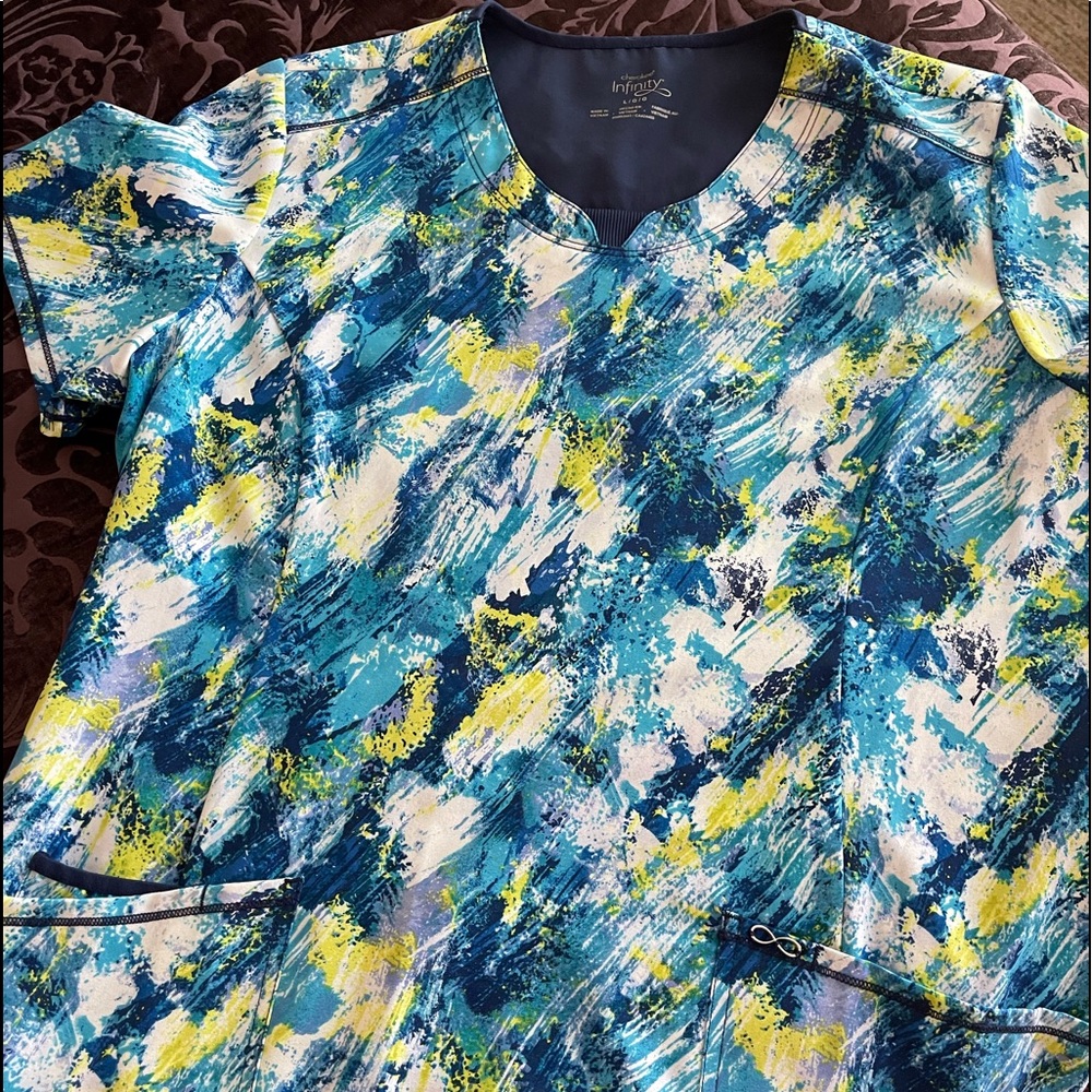 Infinity Scrub Top Large